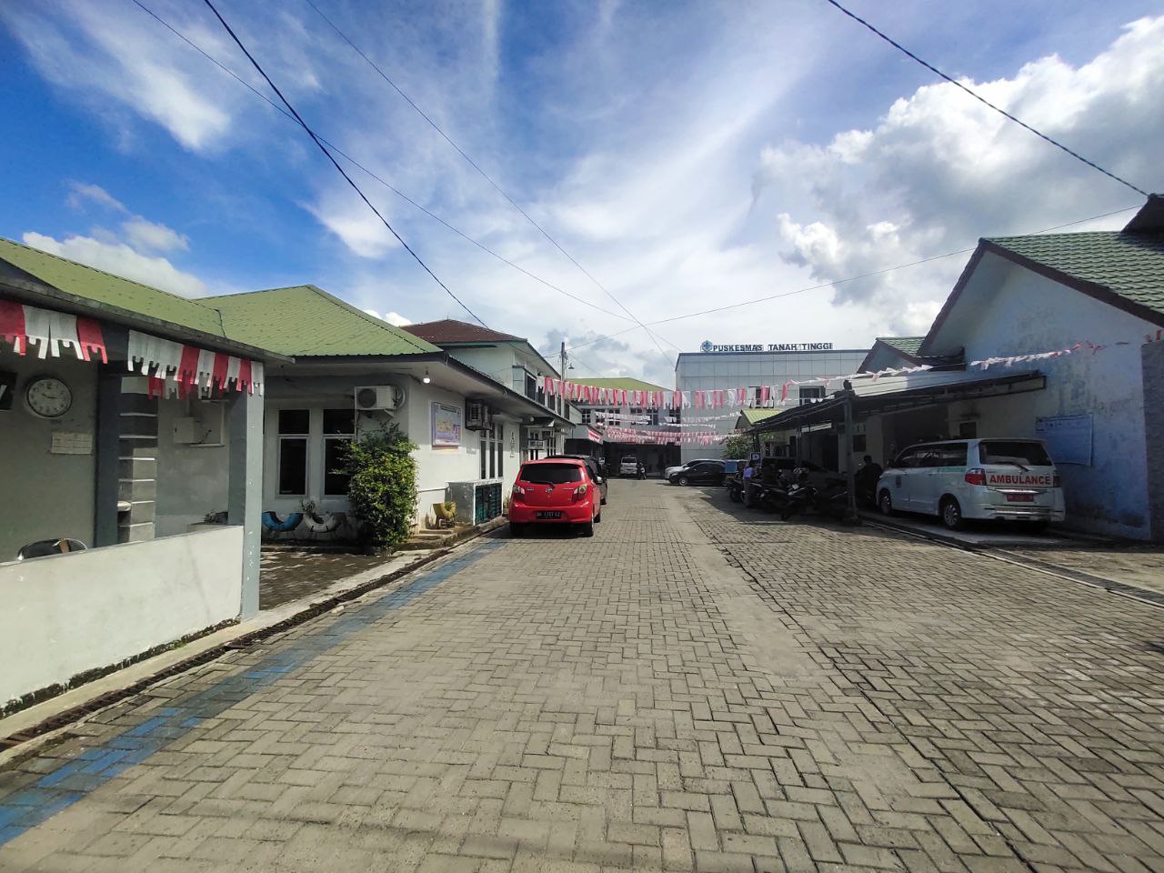 AREA PARKIR KENDARAAN 